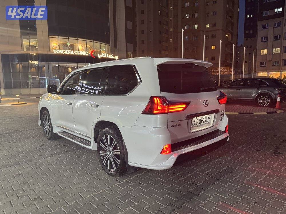 للبيع لكزاس موديل 2018 اس سبورت7