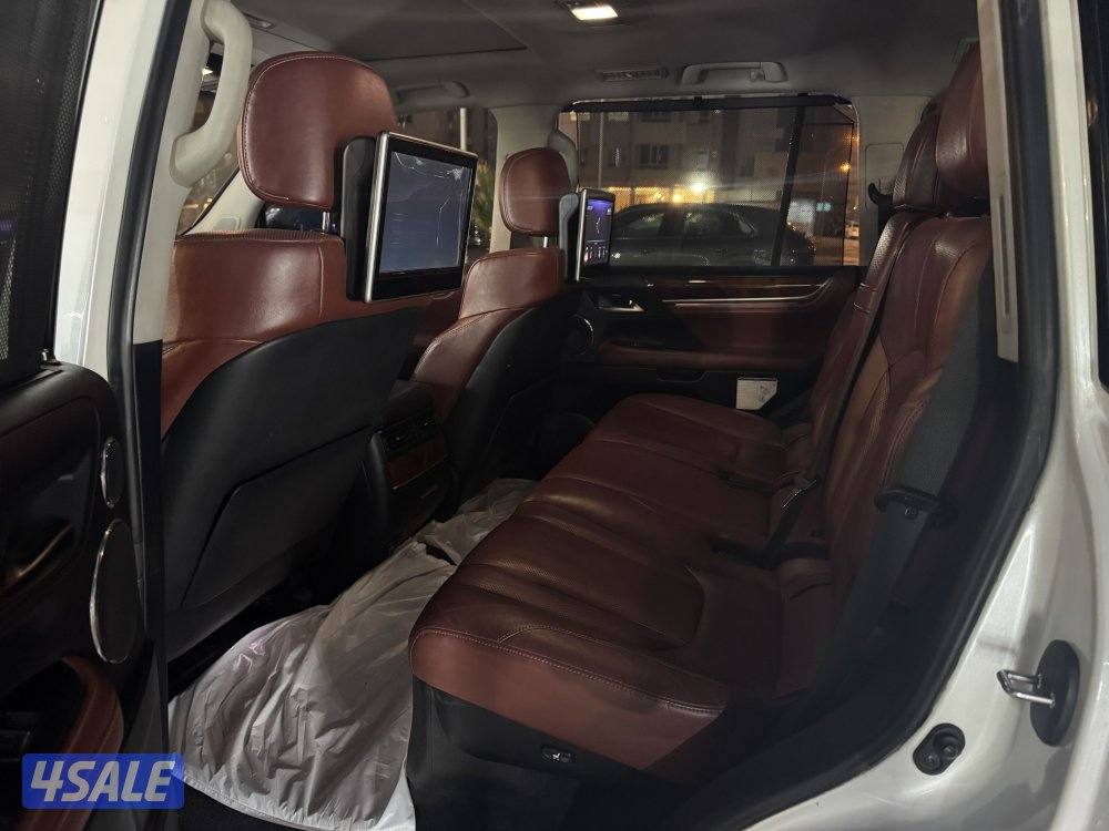 للبيع لكزاس موديل 2018 اس سبورت9