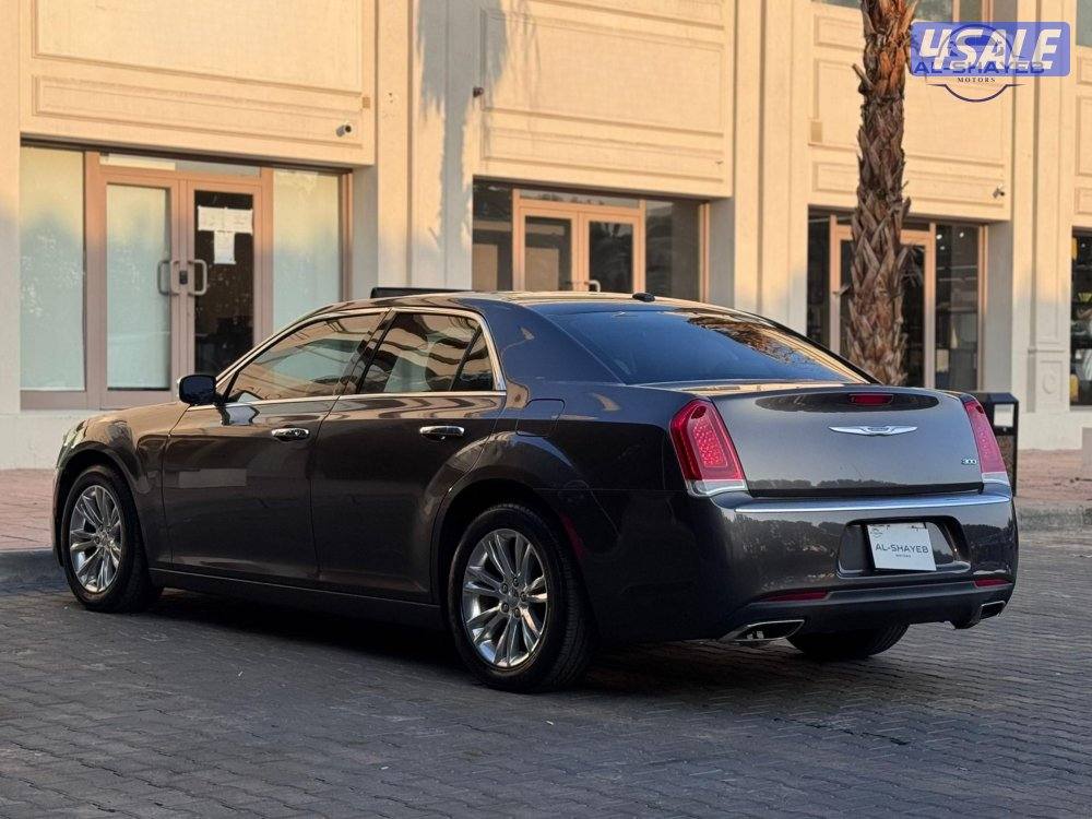 كرايزلر C300 بحالة ممتازة 20222