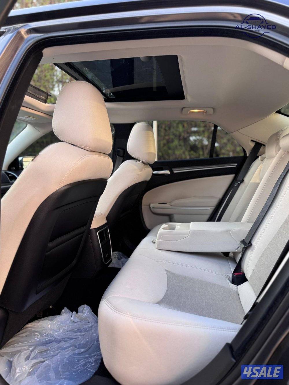 كرايزلر C300 بحالة ممتازة 20228