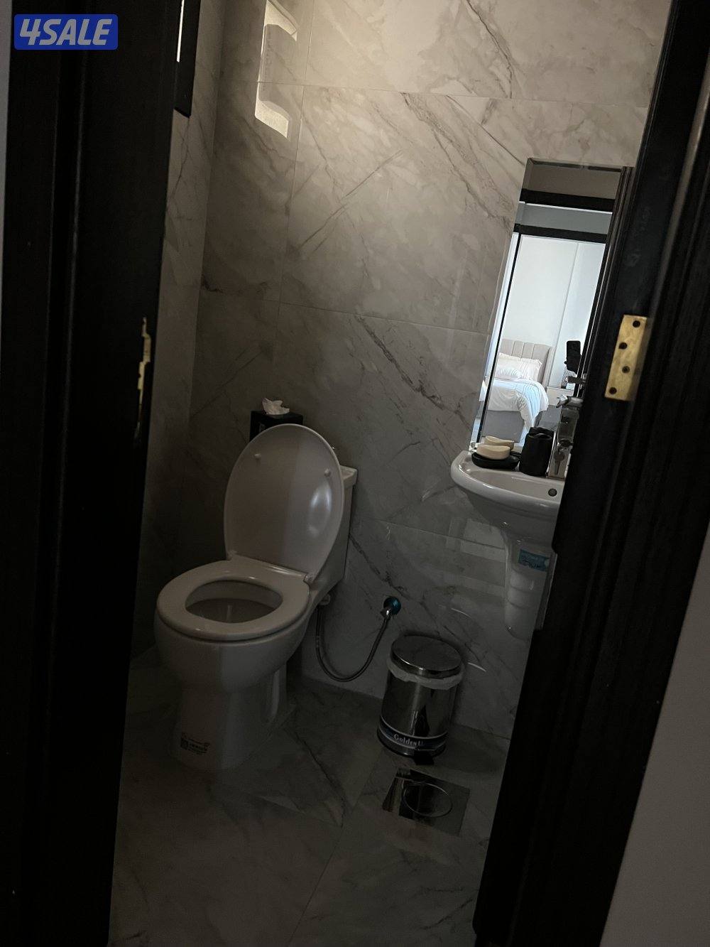 شقة مفروشة جديدة خلو غرفة ماستر حمام ومطبخ وصالة إطلالة بحرية السالمية4