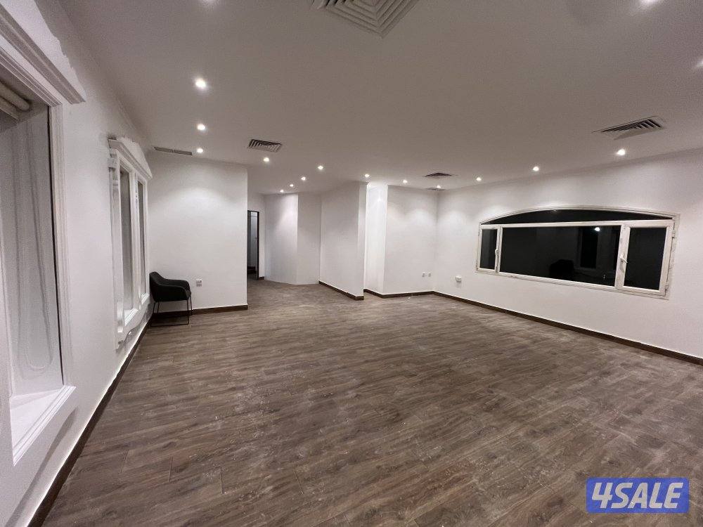 للإيجار دور في الزهراء مع غرفة سواق 6500