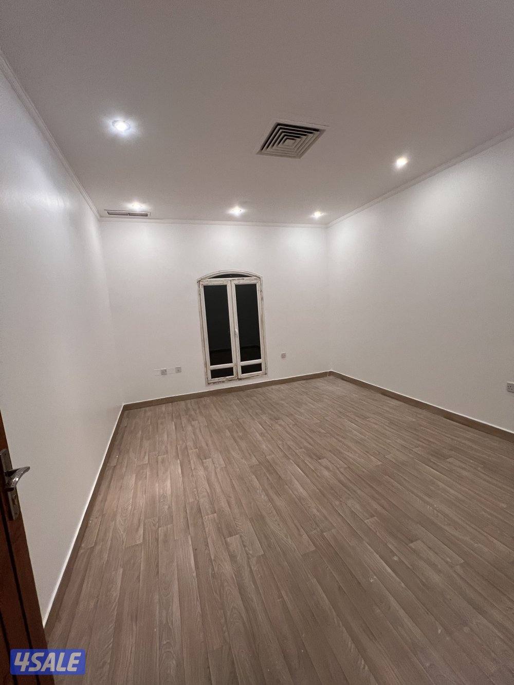 للإيجار دور في الزهراء مع غرفة سواق 6508