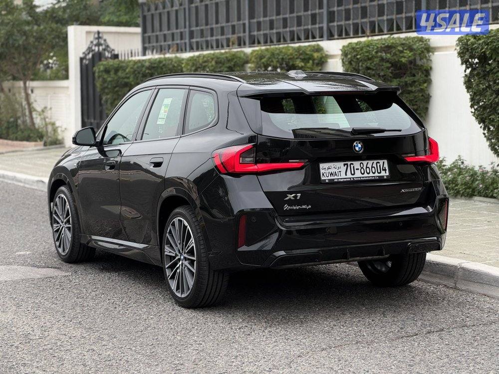 بي ام دبليو X1 كت ام سبورت 2023 عداد 35 الدرجة الأولى صبغ وكالة3