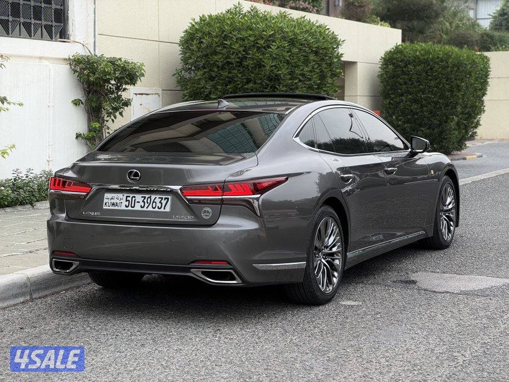 لكزس LS500 موديل 2018 عداد 52 الدرجة الأولى الساير صبغ وكالة3