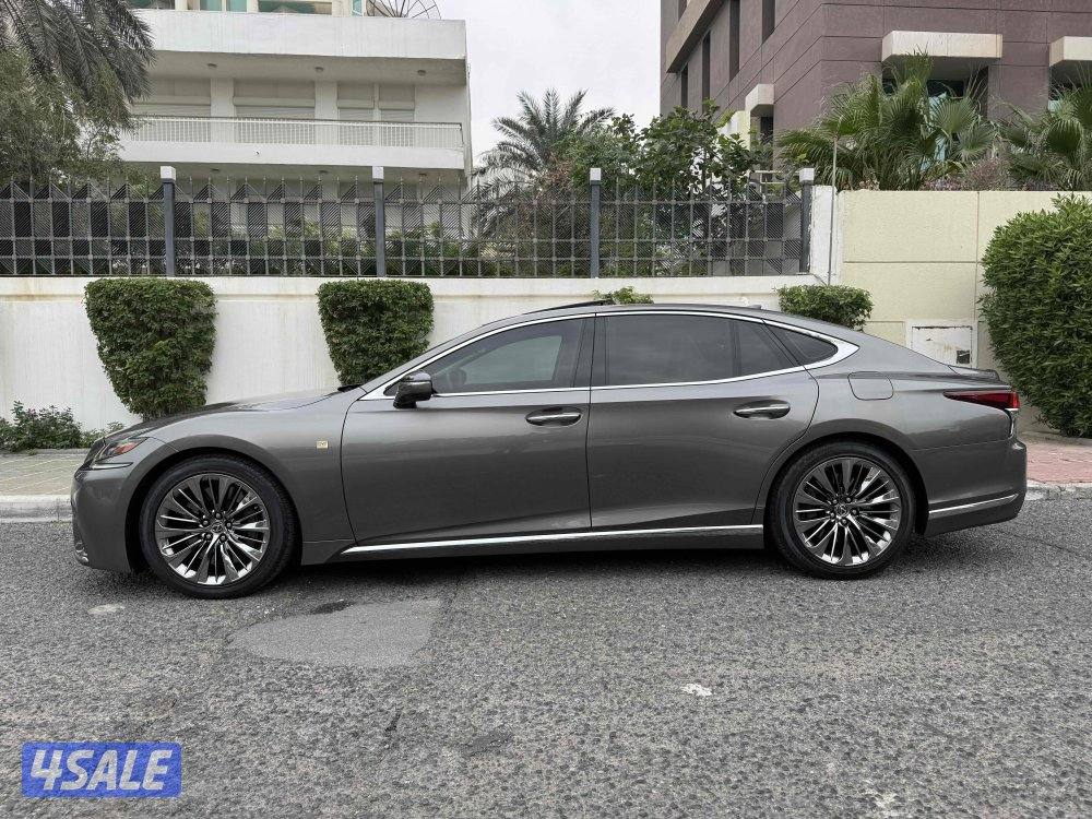 لكزس LS500 موديل 2018 عداد 52 الدرجة الأولى الساير صبغ وكالة5