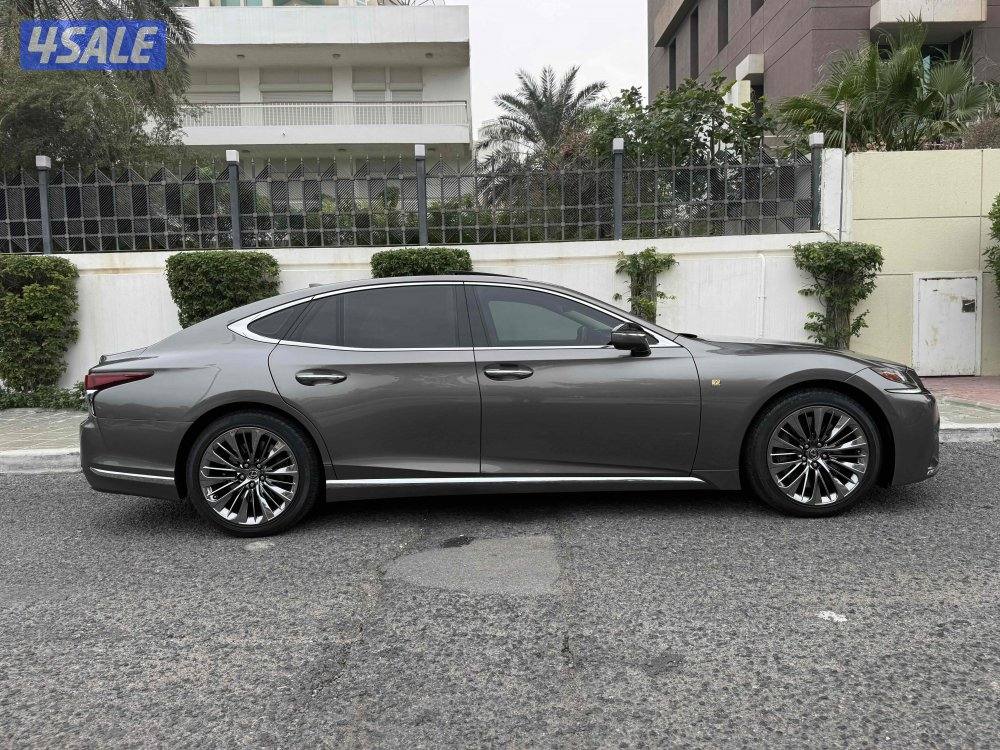 لكزس LS500 موديل 2018 عداد 52 الدرجة الأولى الساير صبغ وكالة6