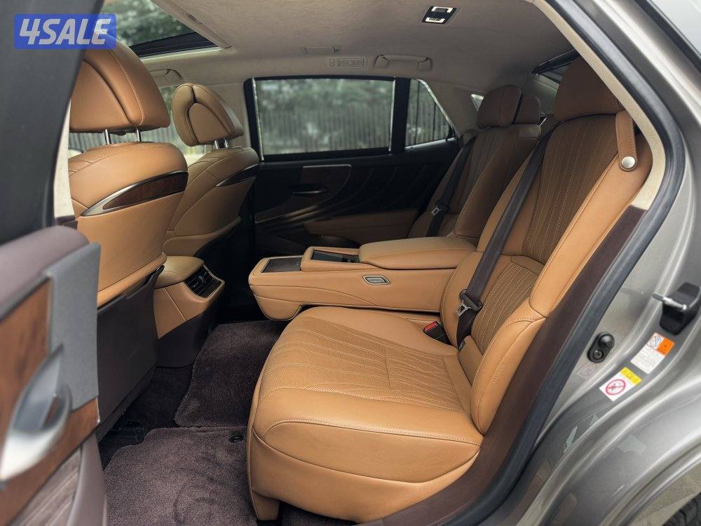 لكزس LS500 موديل 2018 عداد 52 الدرجة الأولى الساير صبغ وكالة12