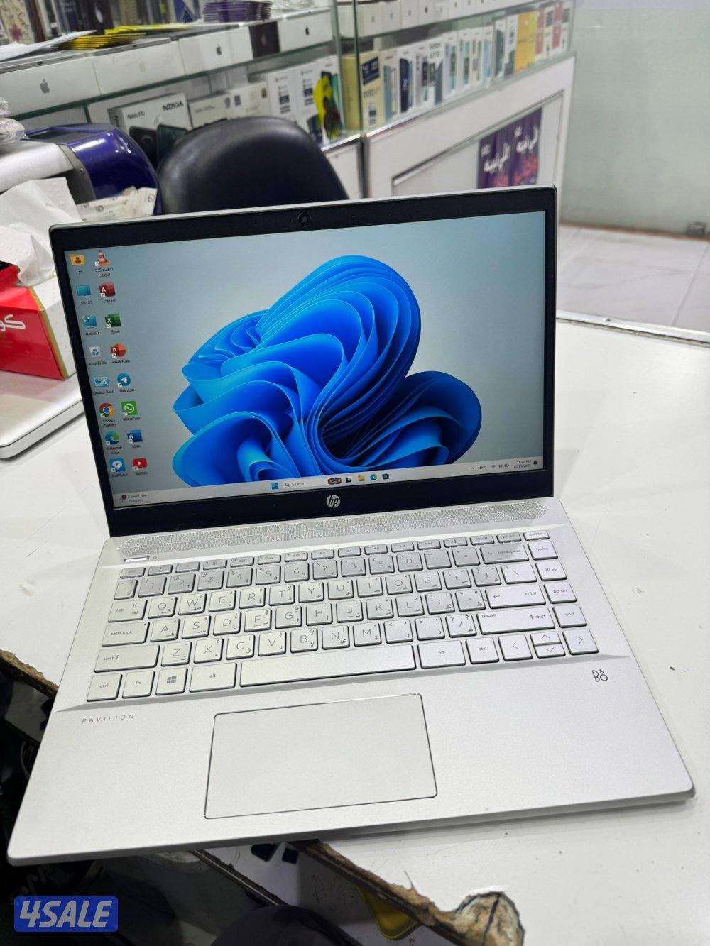 Hp intel i5 10Th generat
Ram 8GB
Ssd 512 GB M.2 
Nvdia 2GB MX 130
Scre0