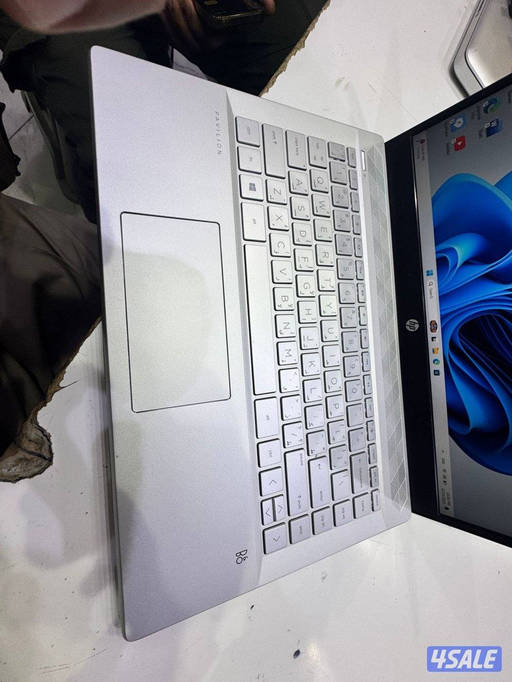 Hp intel i5 10Th generat
Ram 8GB
Ssd 512 GB M.2 
Nvdia 2GB MX 130
Scre1