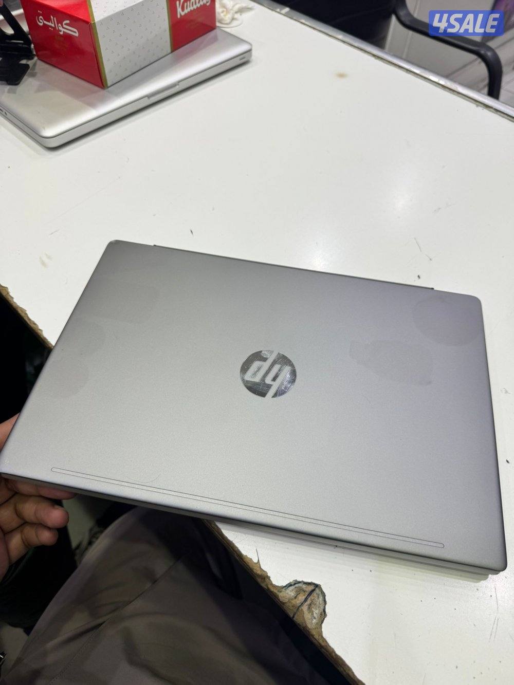 Hp intel i5 10Th generat
Ram 8GB
Ssd 512 GB M.2 
Nvdia 2GB MX 130
Scre3