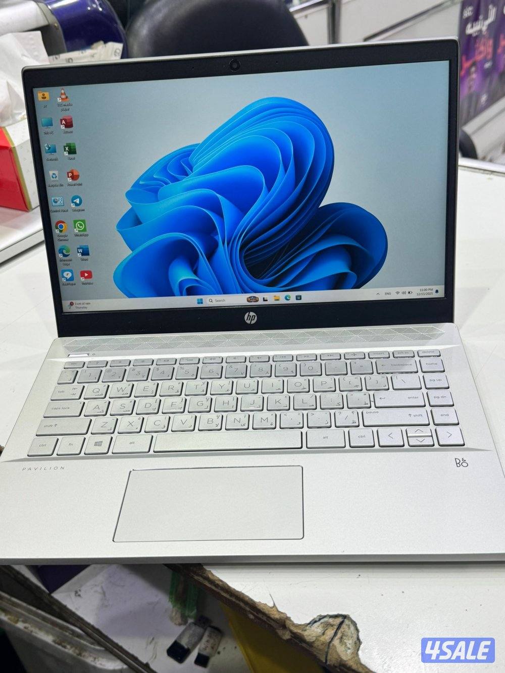 Hp intel i5 10Th generat
Ram 8GB
Ssd 512 GB M.2 
Nvdia 2GB MX 130
Scre5