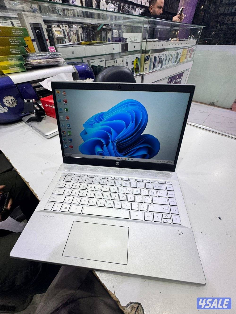 Hp intel i5 10Th generat
Ram 8GB
Ssd 512 GB M.2 
Nvdia 2GB MX 130
Scre6