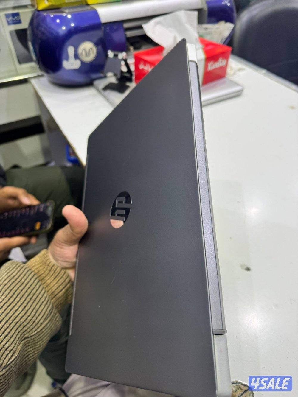 Hp intel i5 10Th generat
Ram 8GB
Ssd 512 GB M.2 
Nvdia 2GB MX 130
Scre9