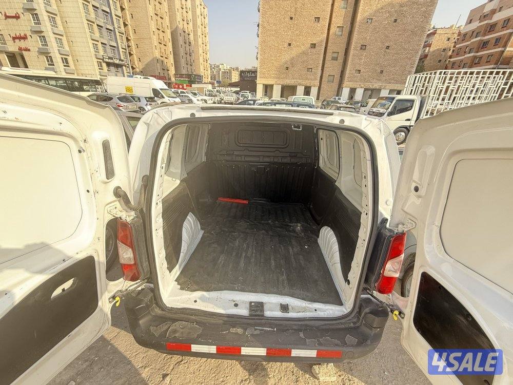 Peugeot partner 2024 km 40,0002