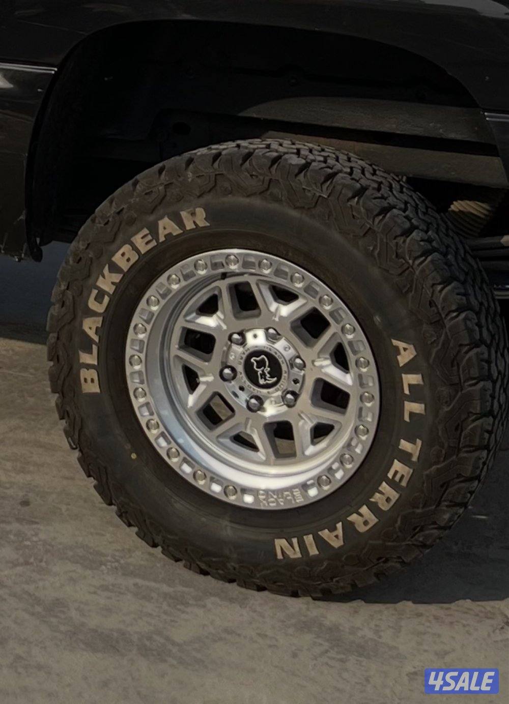 للبيع رنقات بلاك راينو حجمم ١٧ استعمال شهرين اصلي من فورمولا1