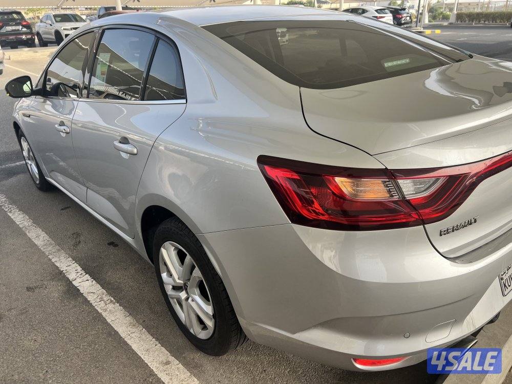 رينو ميجان موديل 2021 بحالة ممتازة2