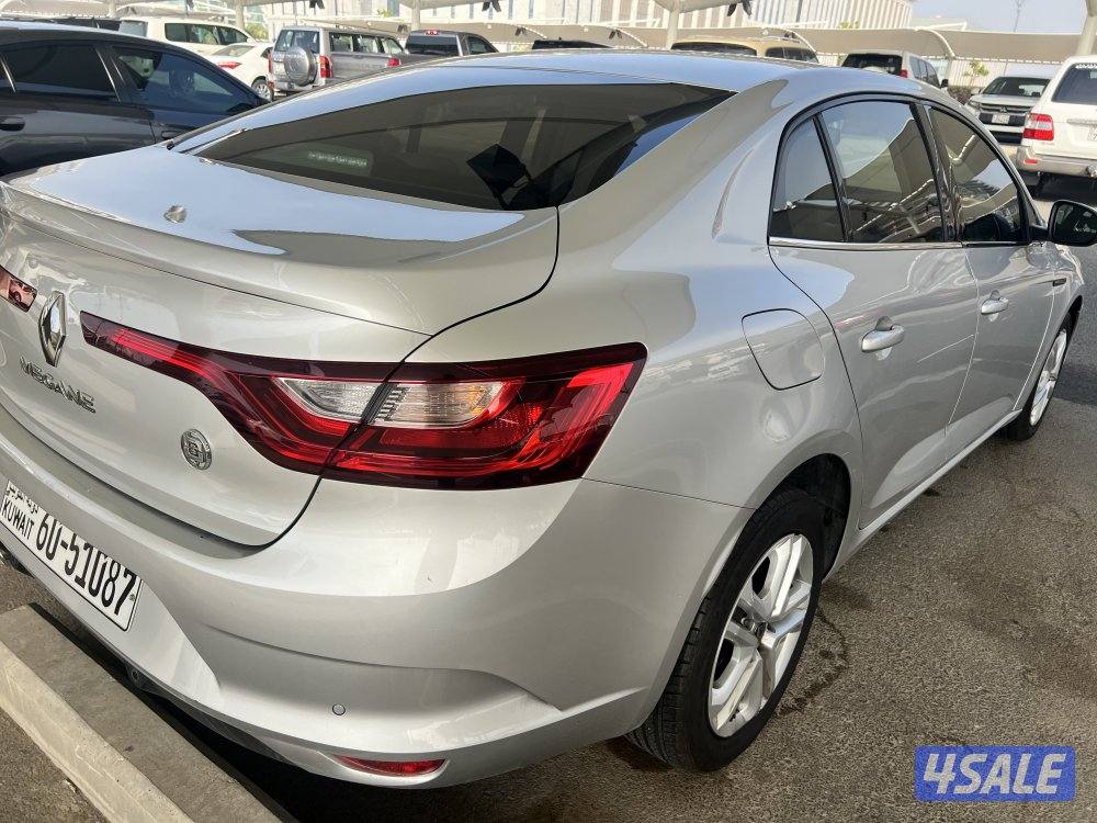 رينو ميجان موديل 2021 بحالة ممتازة6