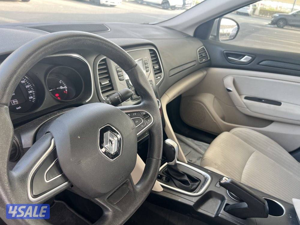 رينو ميجان موديل 2021 بحالة ممتازة8