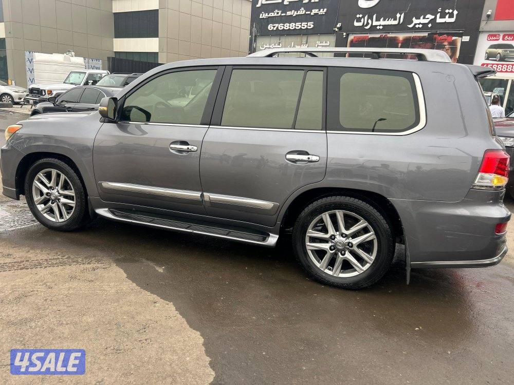 لكزس LX570 درجة اولى 
موديل 2013
ماشى 240.000 k.m 
وارد الخليج.2