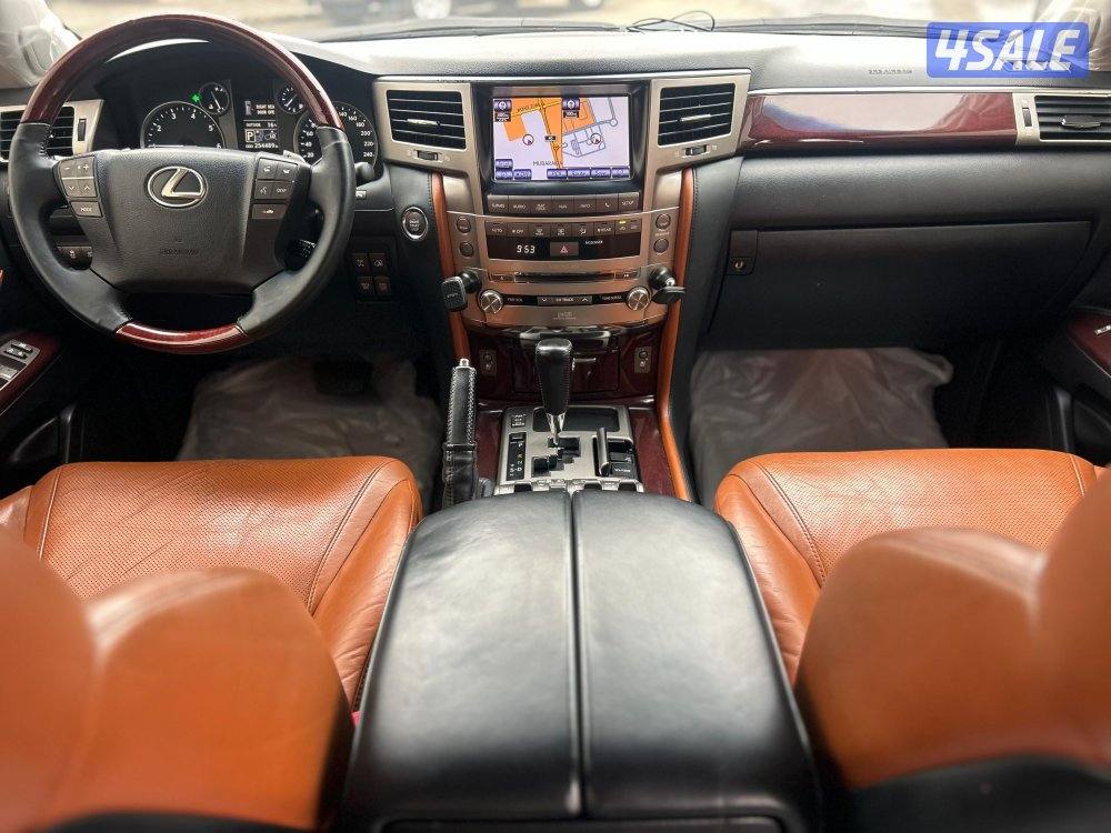 لكزس LX570 درجة اولى 
موديل 2013
ماشى 240.000 k.m 
وارد الخليج.7