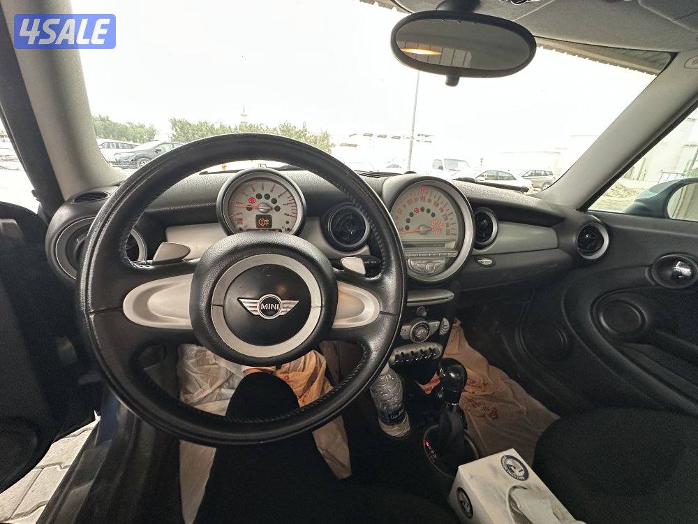 ميني كوبر موديل 2009 حاله ممتازه ماشي 90 الف فقط معمول لها سيرفس ميجور7