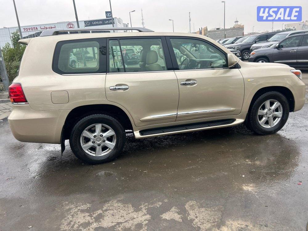 لكزس LX570 درجة ثانيه
موديل 2010
ماشى 388.000 k.m
وارد الساير .3