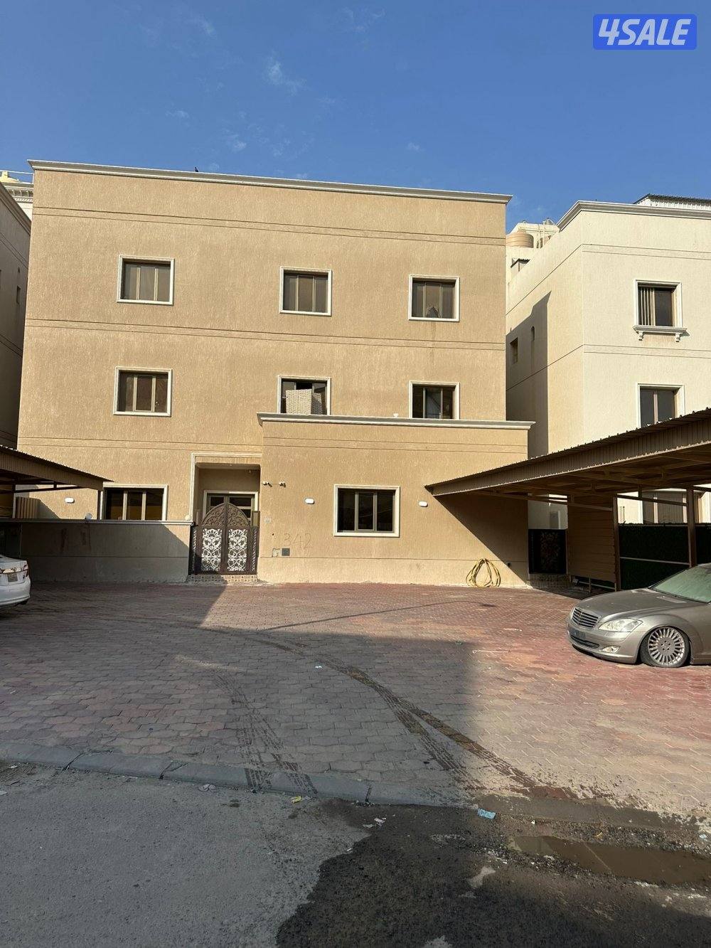 للبيع قسيمه بالنسيم الجديدة ثلاث ادور شارع واحد ارتداد ١٧متر0