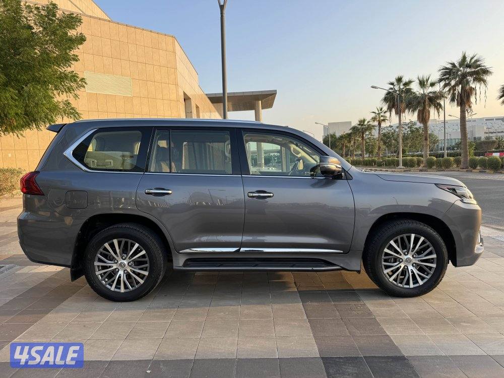 للبيع : جيب لكزس LX 570 : موديل 20175