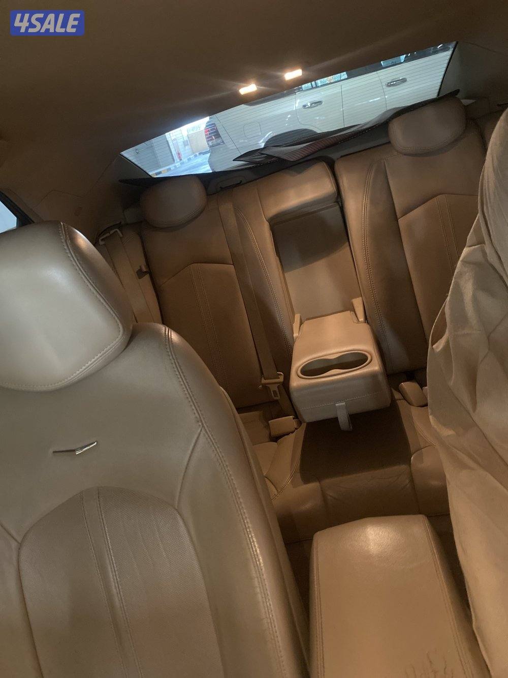 للبيع سيارة كاديلاك CTS موديل 2011 لون بيج8