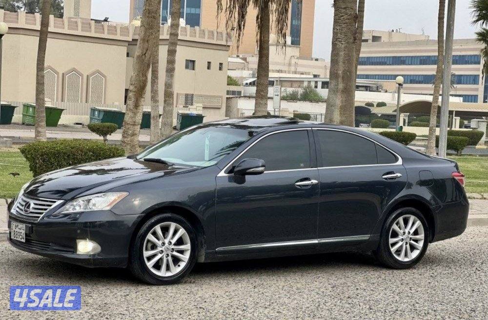 للبيع لكزس ES350 شرط الفحص فحصه موجود فيه قطعتين او ثلاث استعمال يومي0