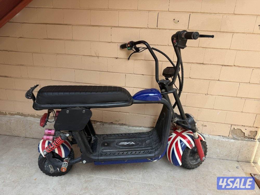 للبيع سكوتر مستعمل نضيف كلشي شغال فيه معادا الييت الامامي والهرن1