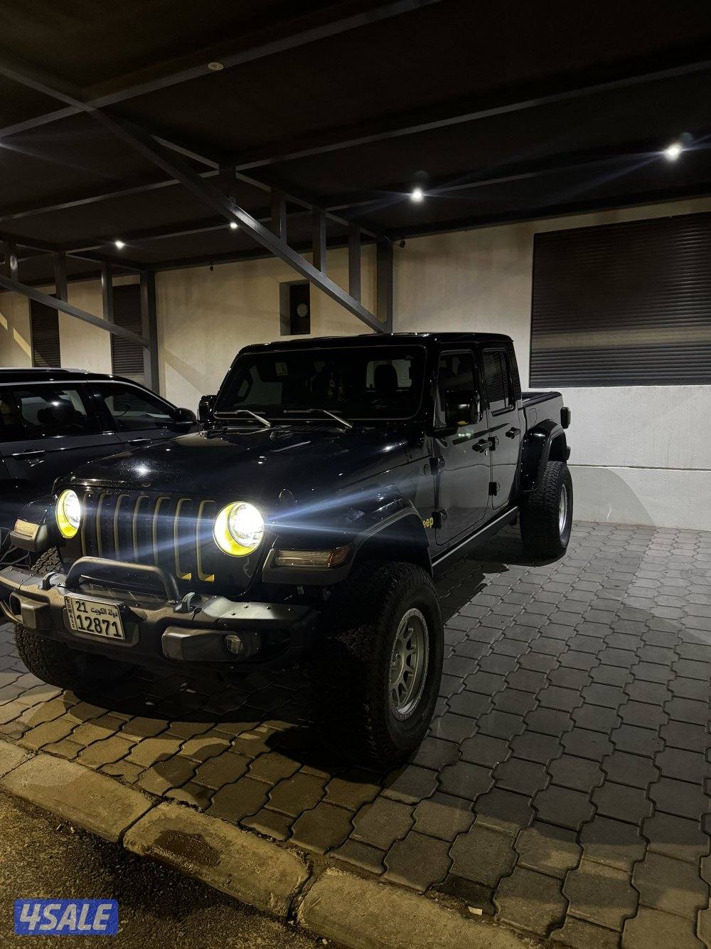 قلادييتور ٢١0