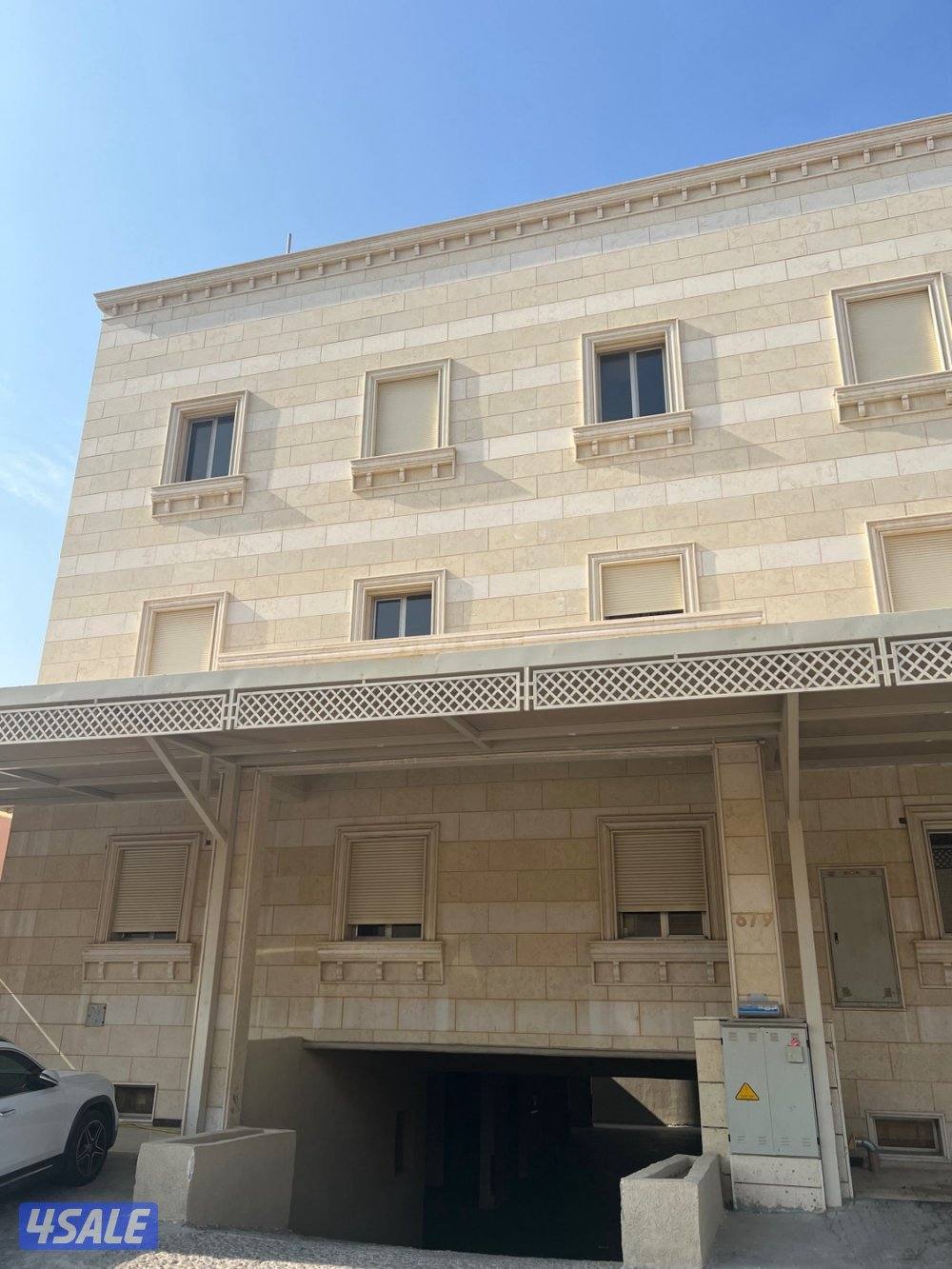 للايجار شقه ارضيه بالصباحيه مدخل منفصل عباره عن دور3