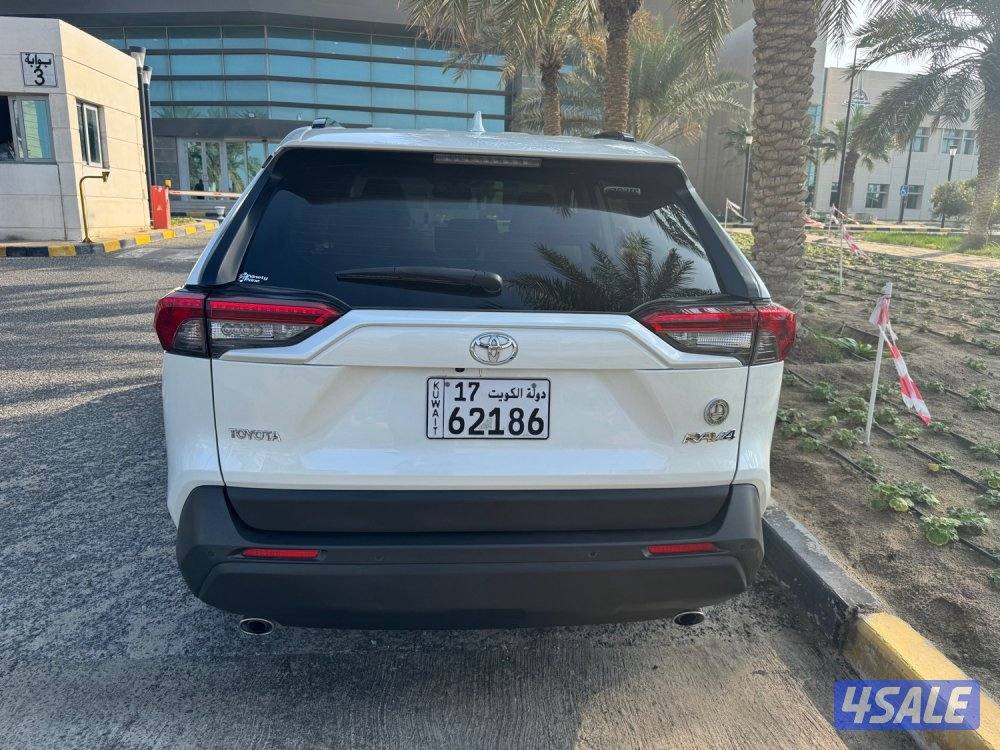جيب تويوتا راف فور 2020 فتحه سقف نظيف جدا شرط الفحص4