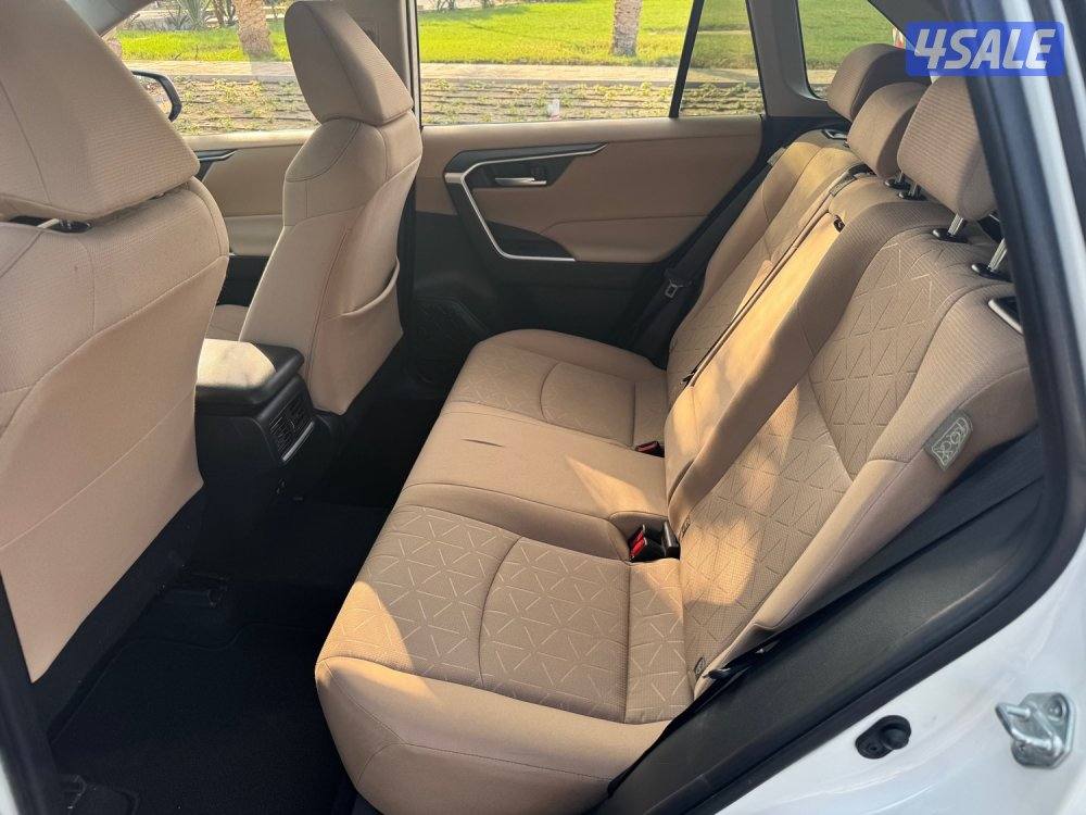 جيب تويوتا راف فور 2020 فتحه سقف نظيف جدا شرط الفحص7