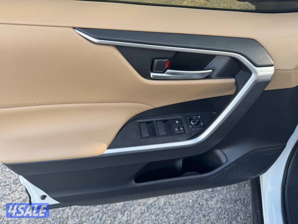 جيب تويوتا راف فور 2020 فتحه سقف نظيف جدا شرط الفحص8