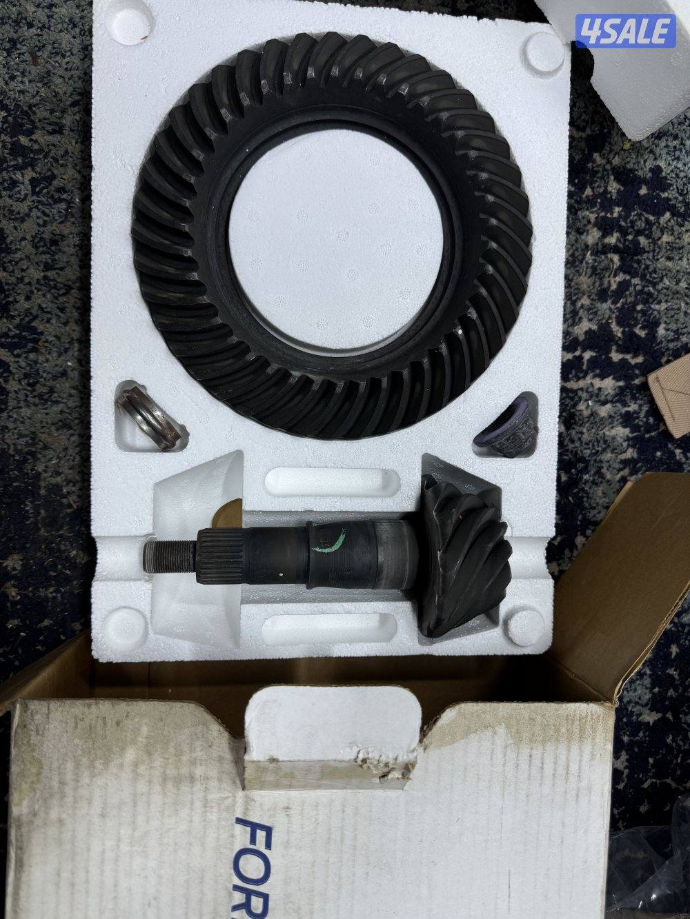 للبيع كرونه ٣.٣٧ + بيرنقات طقم كامل (موستنق)0