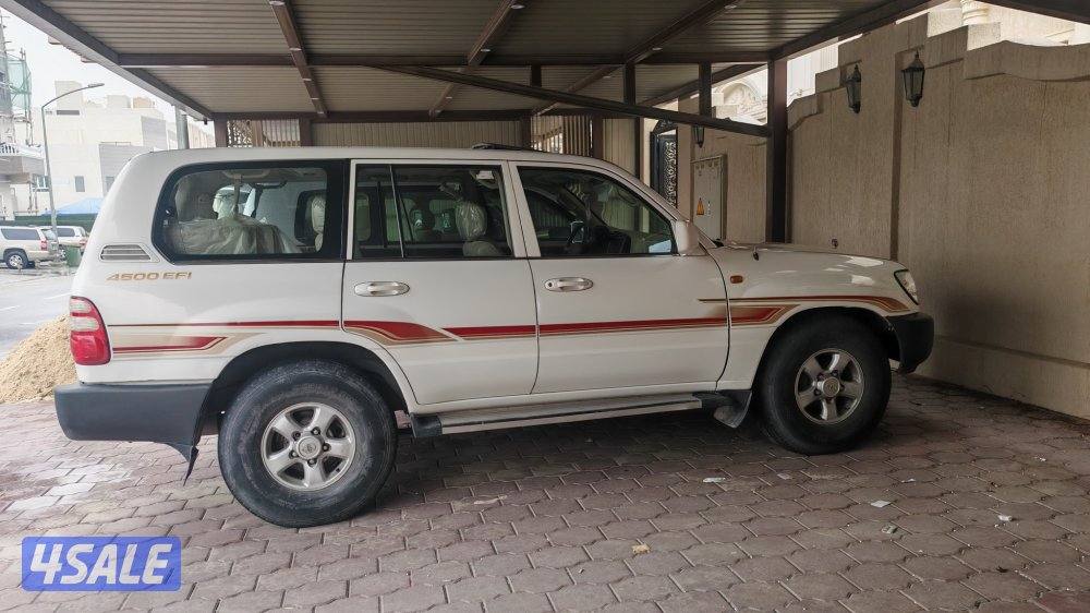 للبيع لاندكروزر 2005 قير عادي1