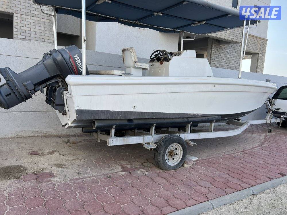 للبيع طراد الشعالي عليه مكينتين ياماها140/ساق طويل استعمال خفيف1