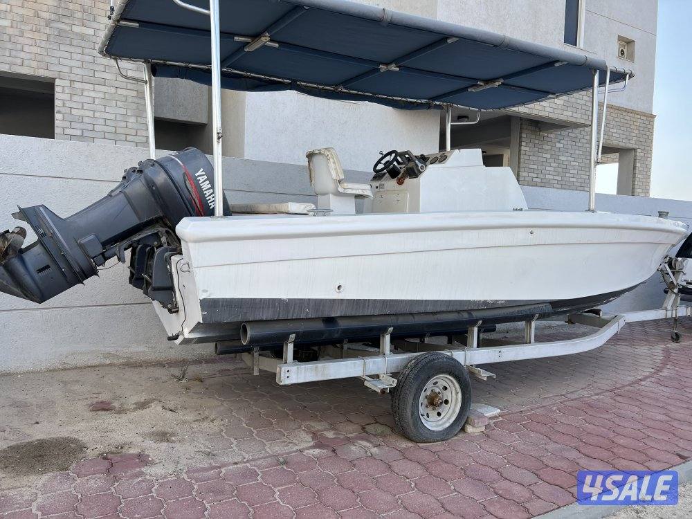 للبيع طراد الشعالي عليه مكينتين ياماها140/ساق طويل استعمال خفيف2