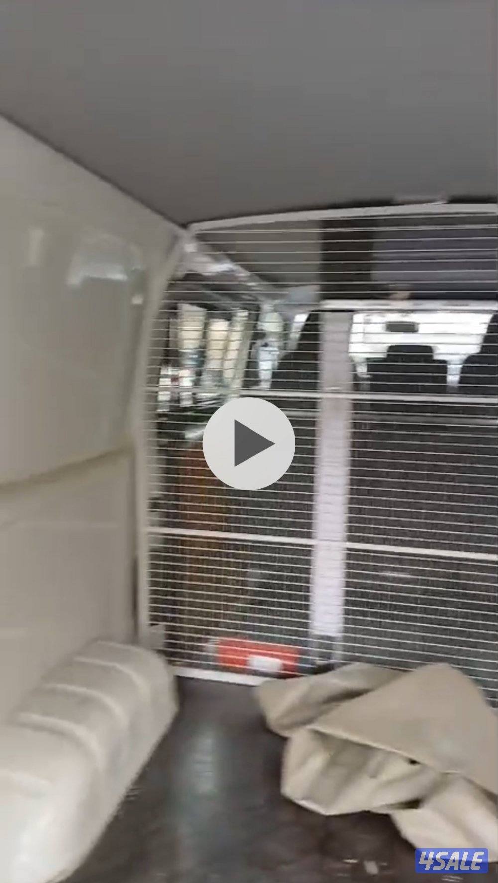 للبيع باص هياس موديل2021 نصف مقفل مع وحدة تبريد3