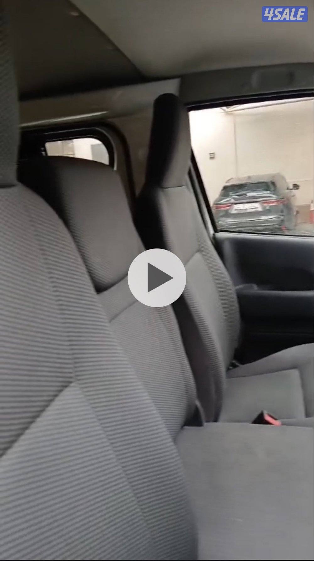 للبيع باص هياس موديل2021 نصف مقفل مع وحدة تبريد8