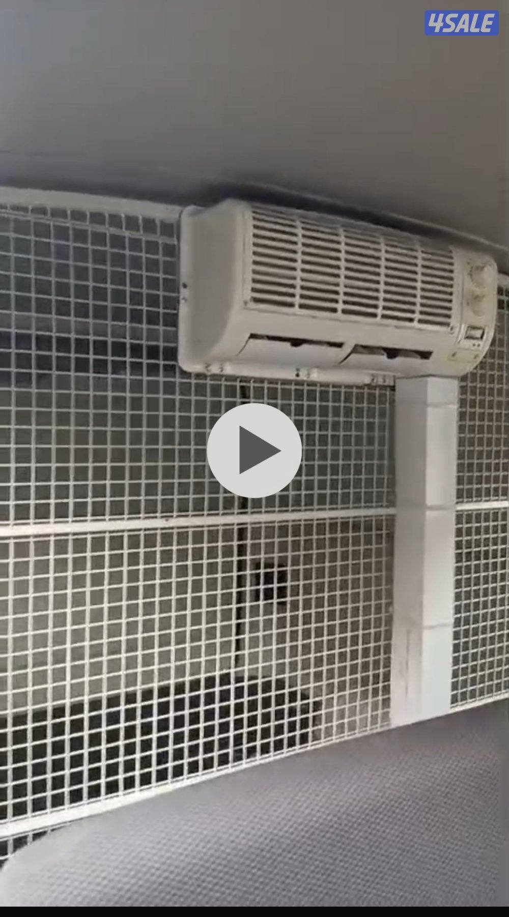 للبيع باص هياس موديل2021 نصف مقفل مع وحدة تبريد10