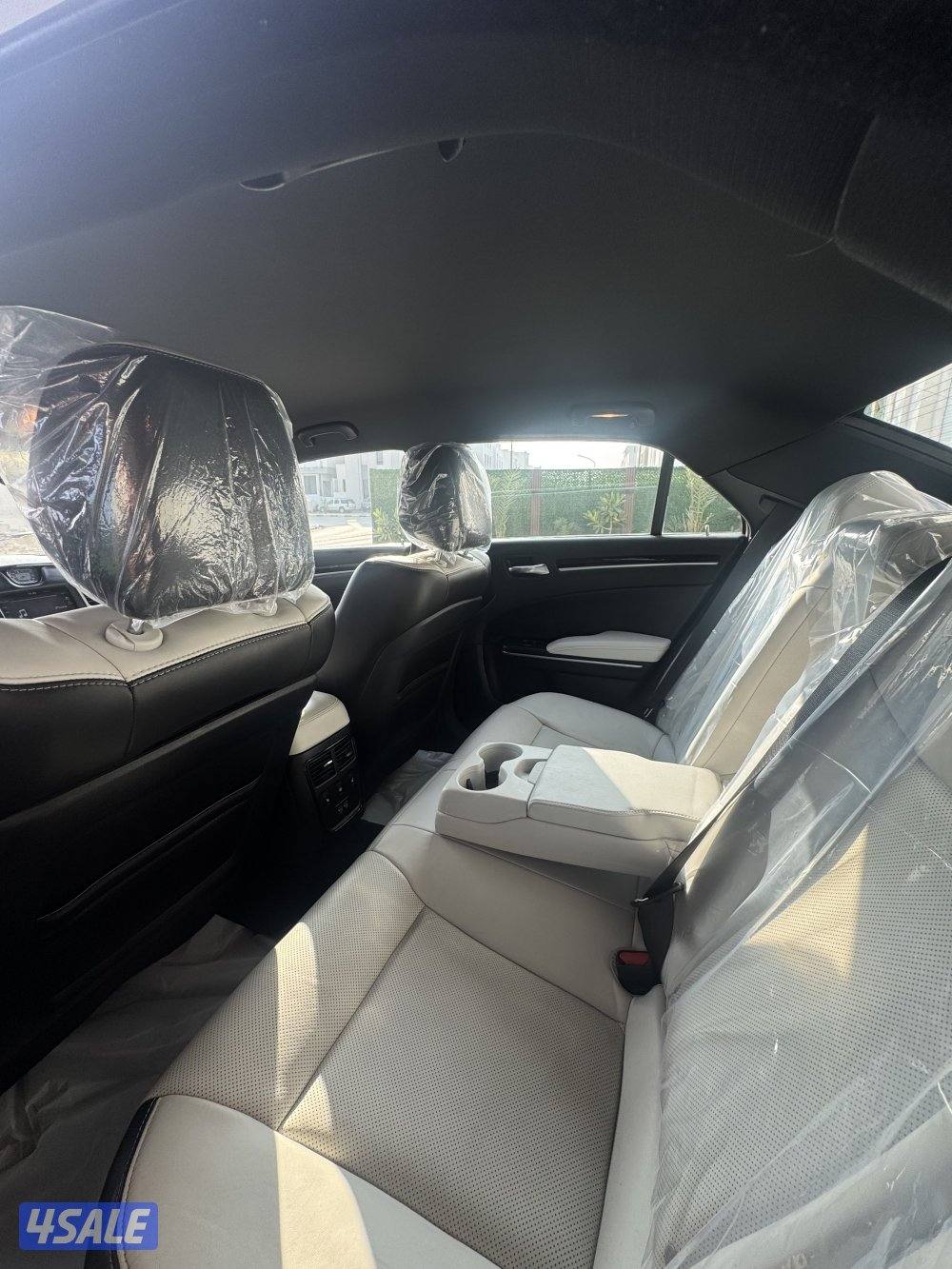 كرايزلرS) C300) عداد 61 الف وارد الملا6