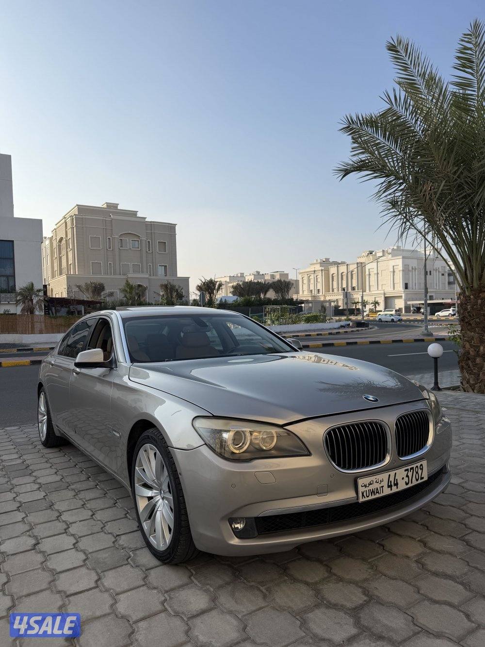 للبيع BMW740 بحاله نادره غير مستهلكه1