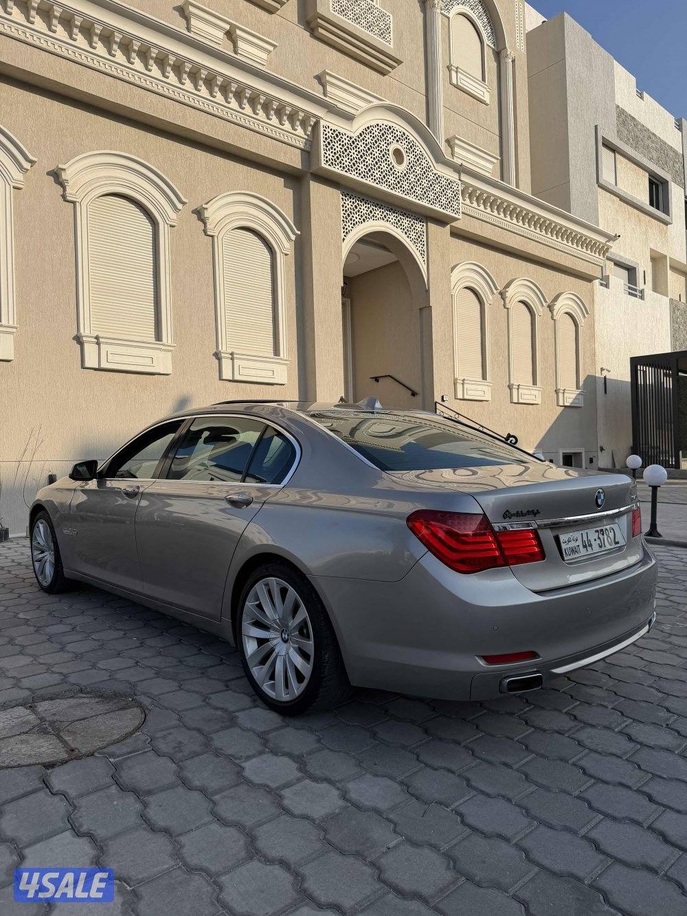 للبيع BMW740 بحاله نادره غير مستهلكه4