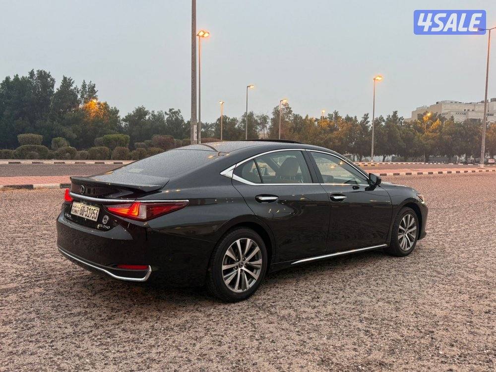 للبيع لكزس موديل 2021 ES2502