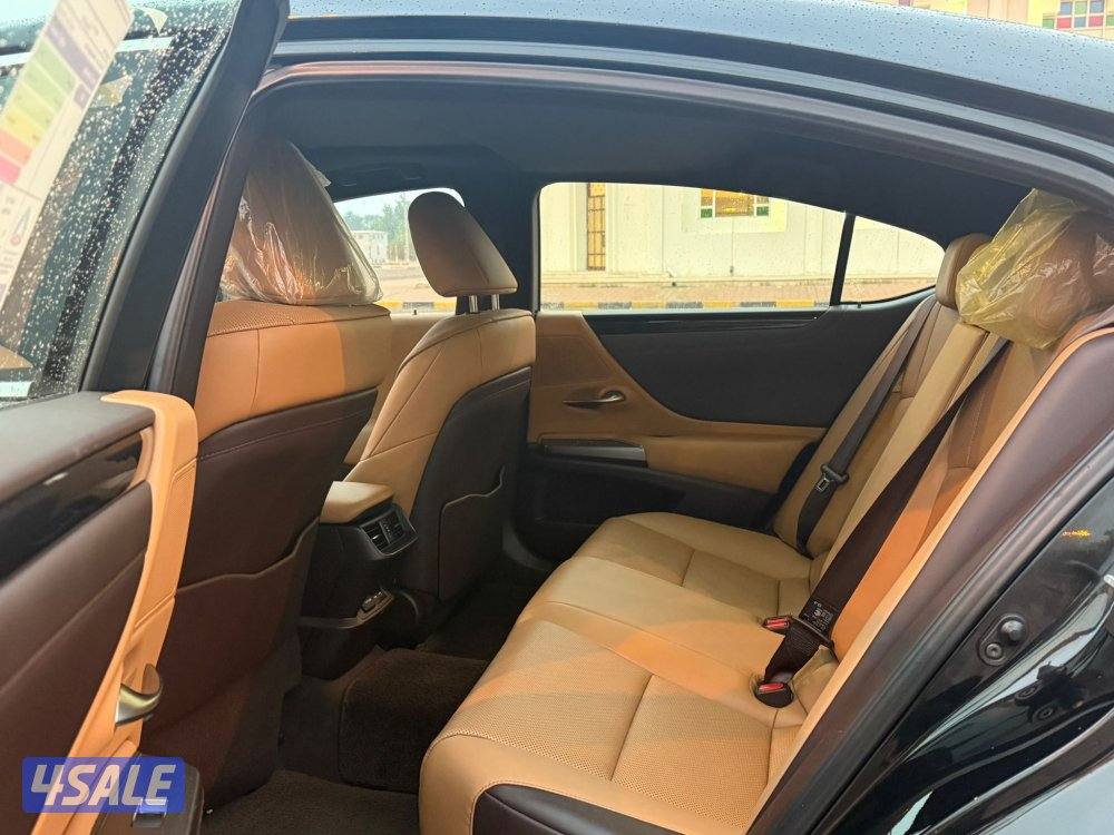 للبيع لكزس موديل 2021 ES2504