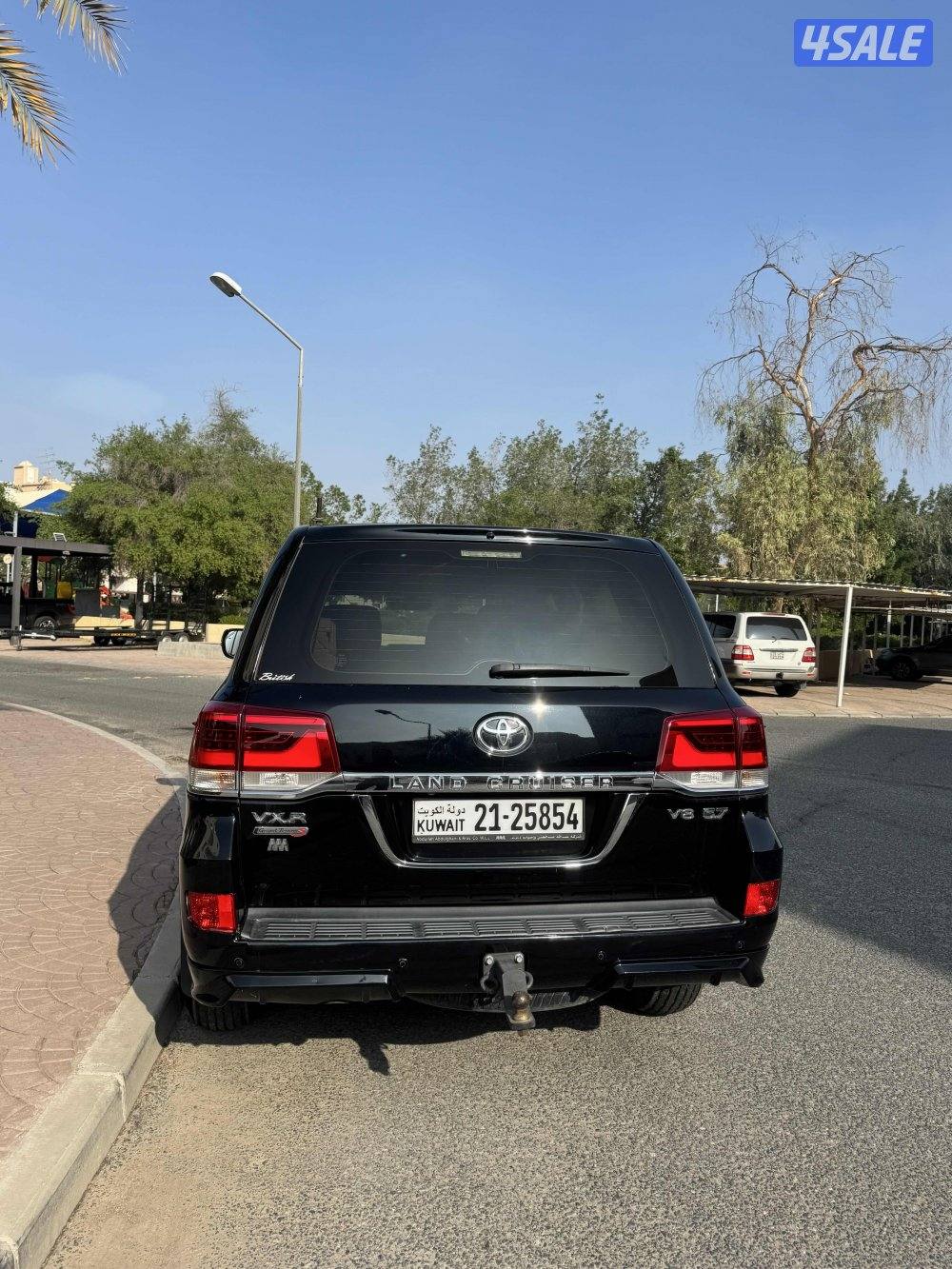 للبيع VXR وارد قطر موديل2017 عداد 276 صبغ الوكاله ماعدا قطعة تجميلي4